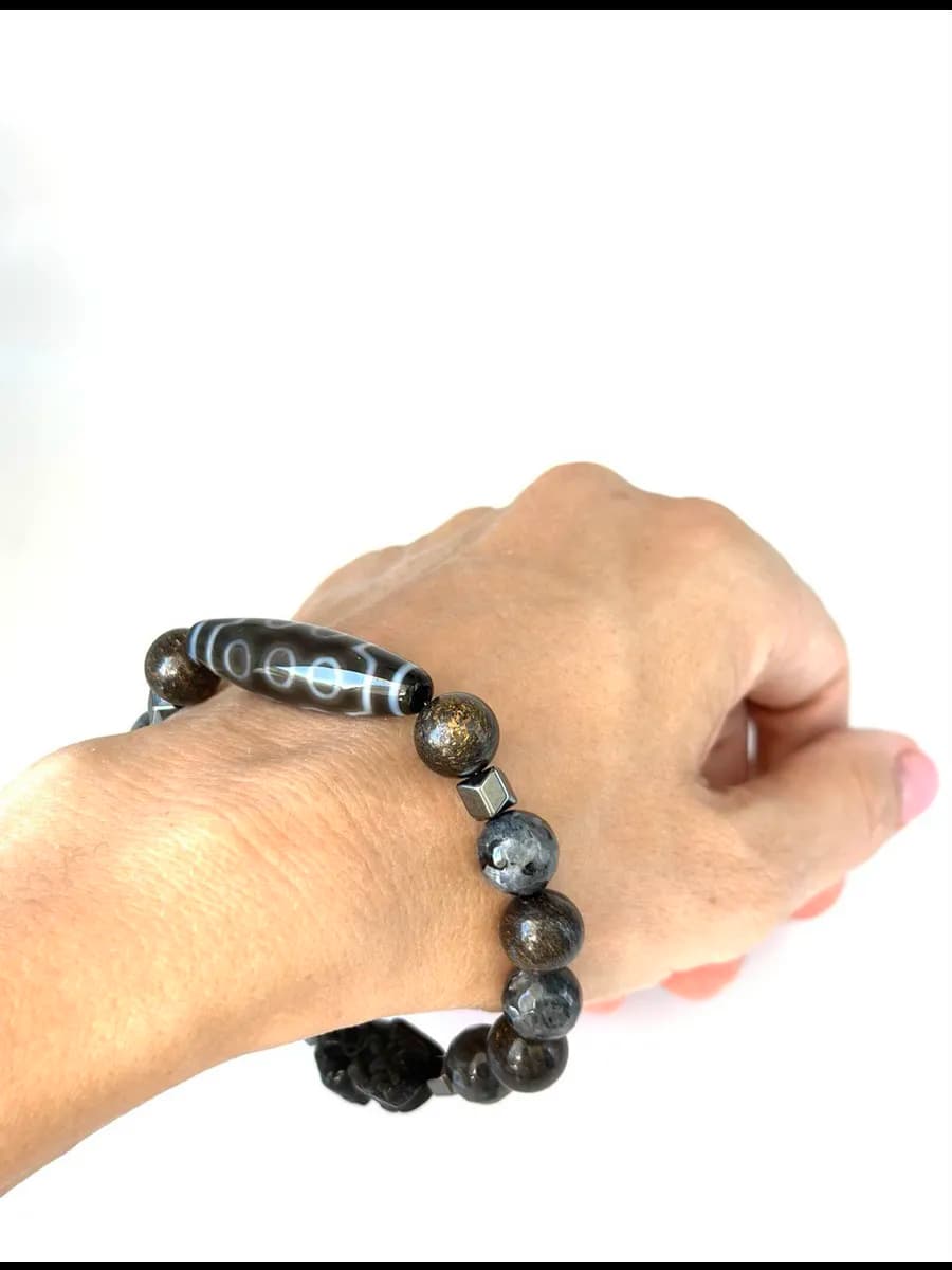 Dzi Bead Power Bracelet — photo 2